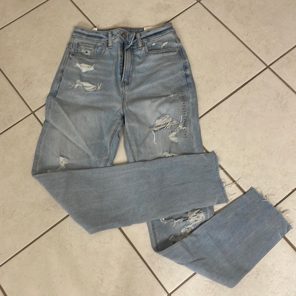 Abercrombie and Fitch high-rise mom jeans size 4 light wash